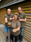 Trotse makers hebben de thee vast