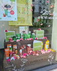 Winkel versierd met de sakura bloemen