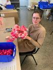 papieren bloemen op stokjes