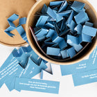 Kaartjes filososfeerpot open en gevouwen