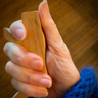 Iemand heeft de houvast in zijn handen