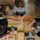 Maternoster kralen worden handgemaakt